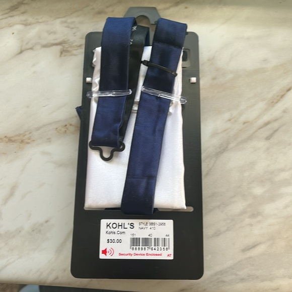 Men’s navy bow tie with white satin pocket square. - Picture 2 of 2